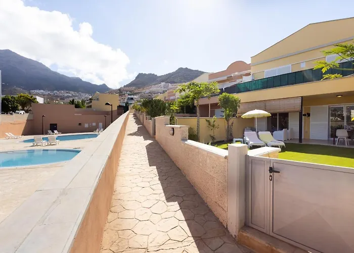 Garden Valle Del Sol 아데제