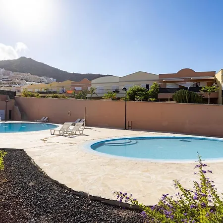 Garden Valle Del Sol 아데제